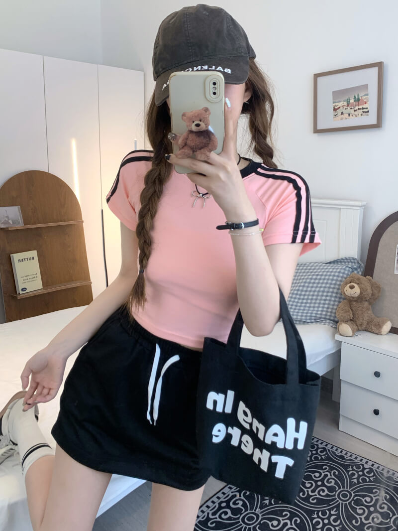 OOTDAY Slim Fit Cotton Cropped Tee for Women – Summer Graphic T-Shirt in Black, White, and Pink