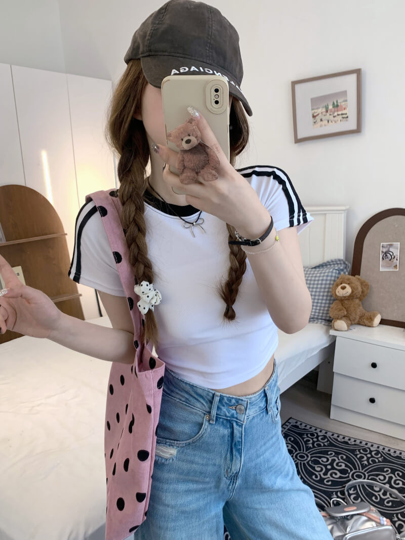OOTDAY Slim Fit Cotton Cropped Tee for Women – Summer Graphic T-Shirt in Black, White, and Pink