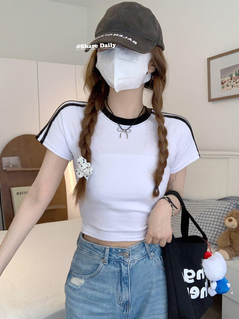 OOTDAY Slim Fit Cotton Cropped Tee for Women – Summer Graphic T-Shirt in Black, White, and Pink