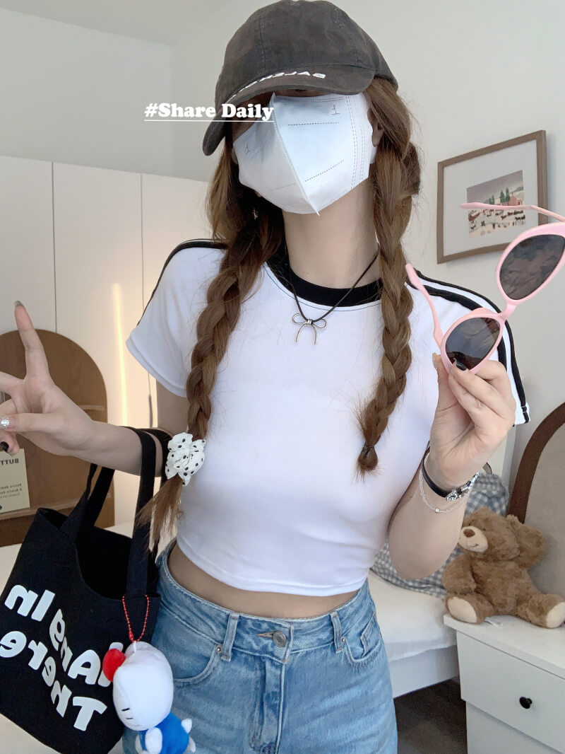 OOTDAY Slim Fit Cotton Cropped Tee for Women – Summer Graphic T-Shirt in Black, White, and Pink