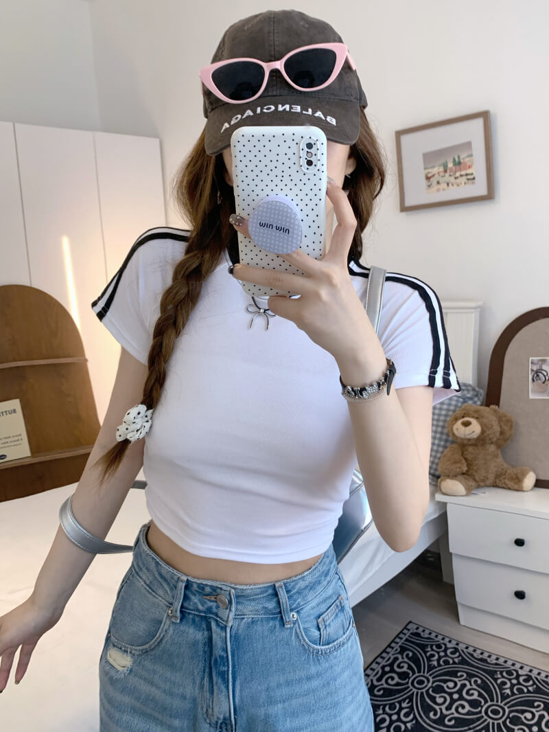 OOTDAY Slim Fit Cotton Cropped Tee for Women – Summer Graphic T-Shirt in Black, White, and Pink